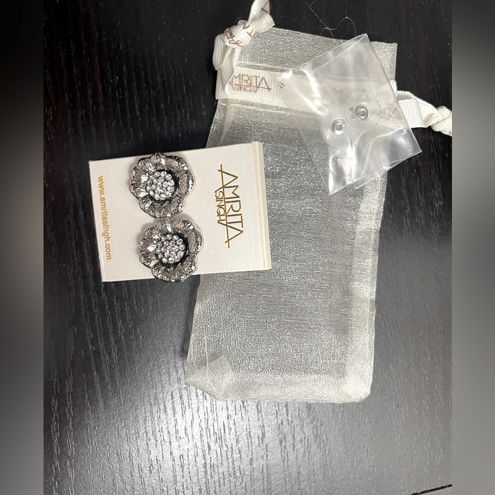 NWT Amrita Singh Silver earrings